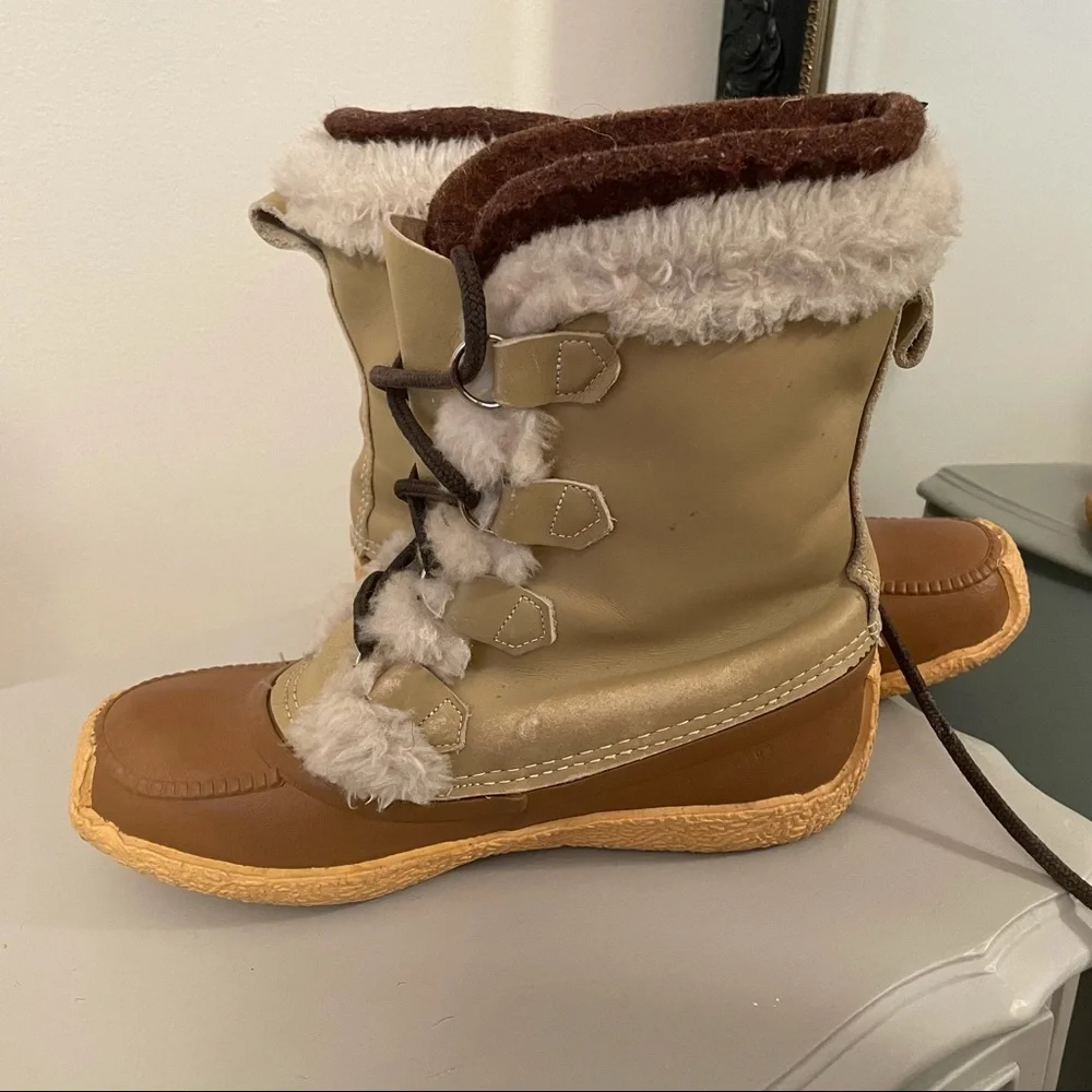 Women's Nanook Sorel Leather Lace Fur Lined Winter Boots Made in Canada Size 9